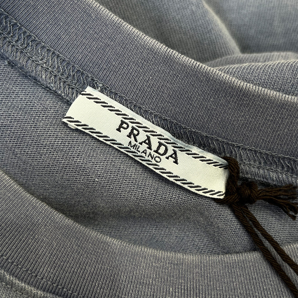 Pra*a UNISEX SHIRT(size:S|M|L)