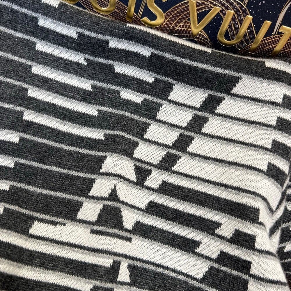 LV UNISEX SHIRT (size:S|M|L|XL)