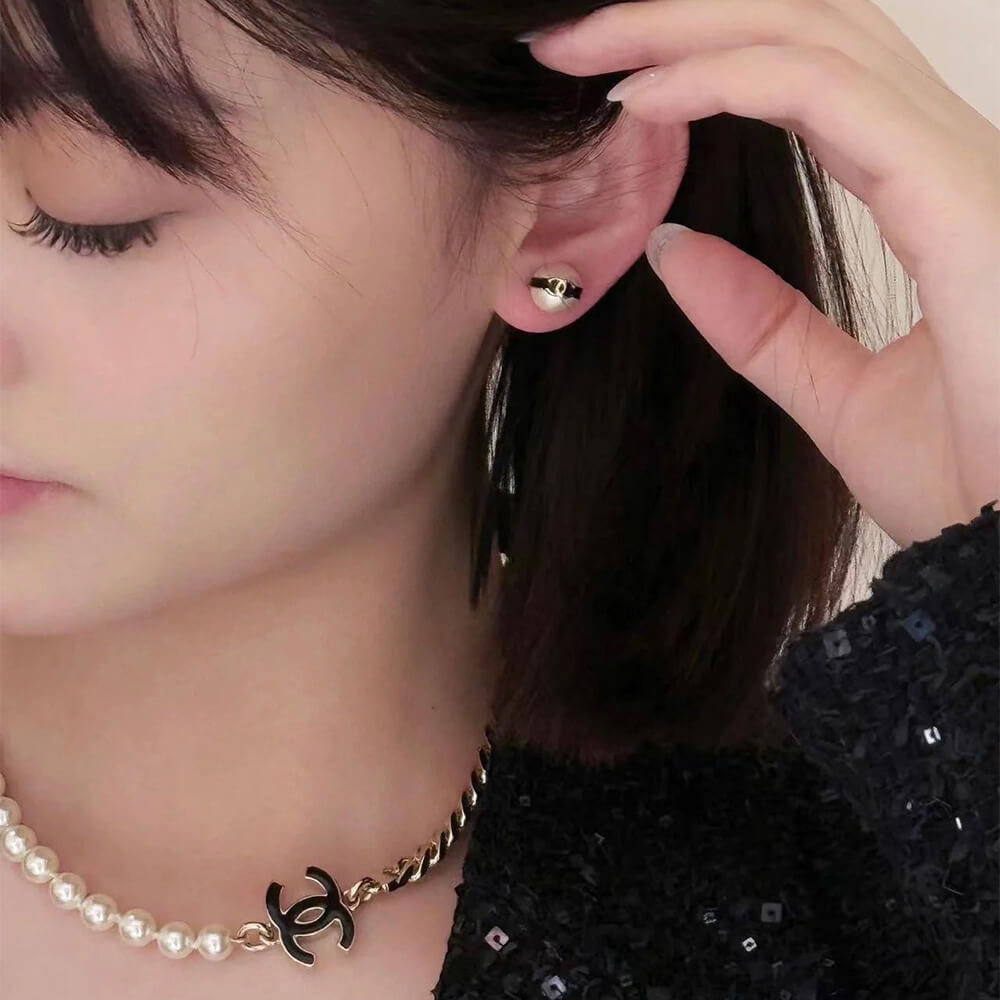 Ch**el PEARL EARRINGS