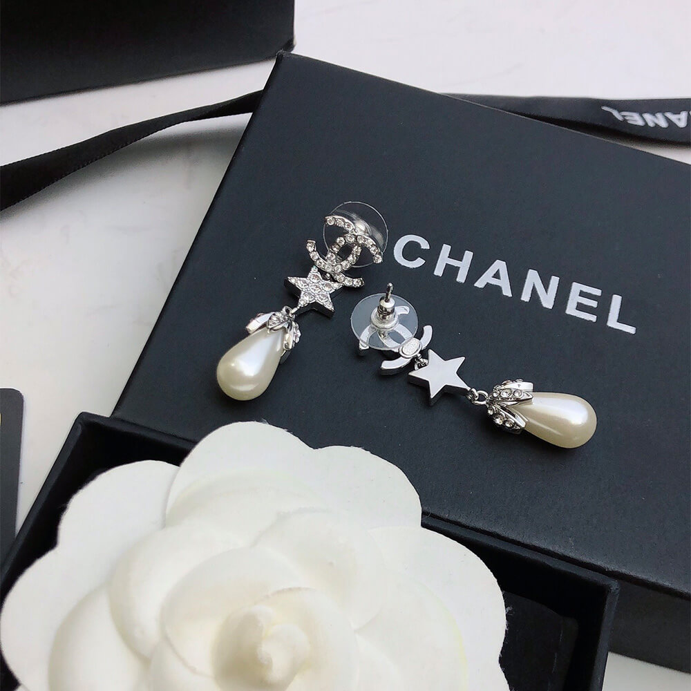 Ch**el PEARL EARRINGS