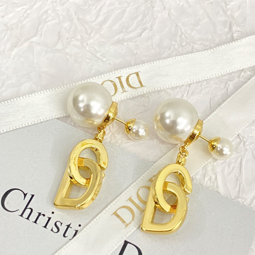 D10r PEARL EARRINGS