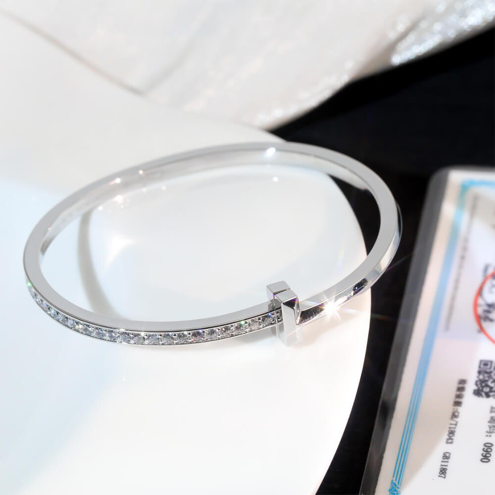 T*f*ny T 1 Narrow D1am0nd Hinged Bangle