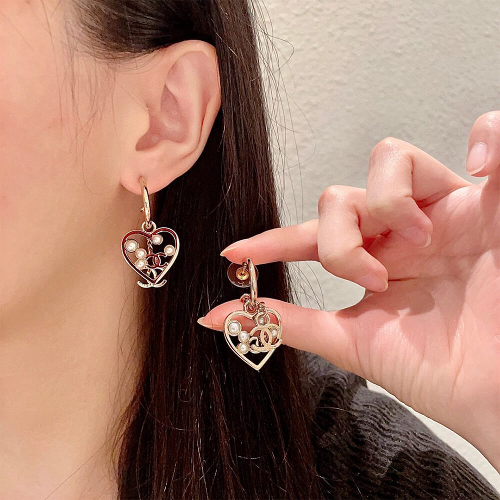 Ch**el PEARL EARRINGS