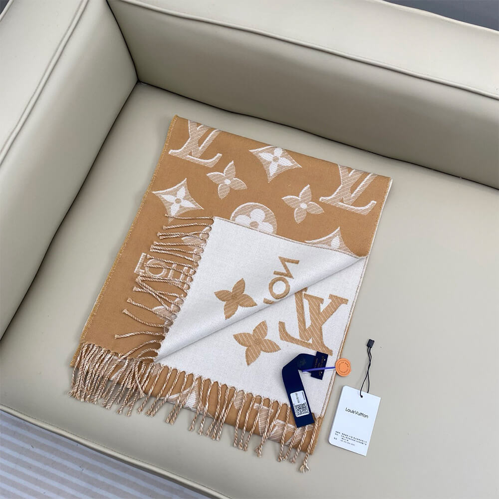 LV Essential Shine Scarf