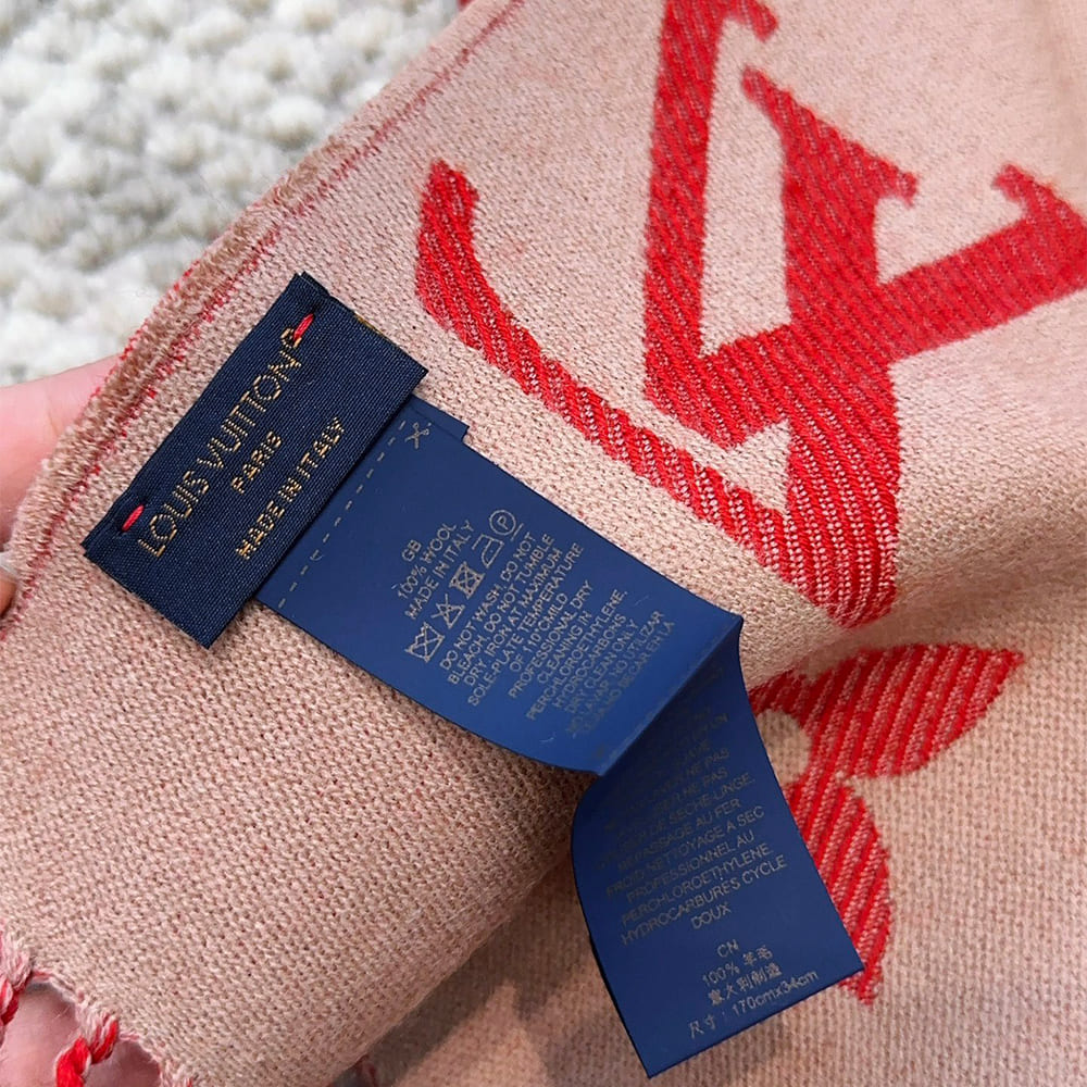 LV  ESSENTIAL Scarf