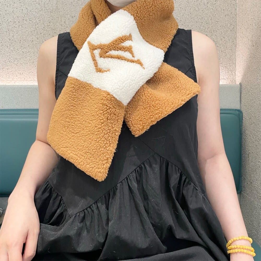 LV Never Freeze Scarf