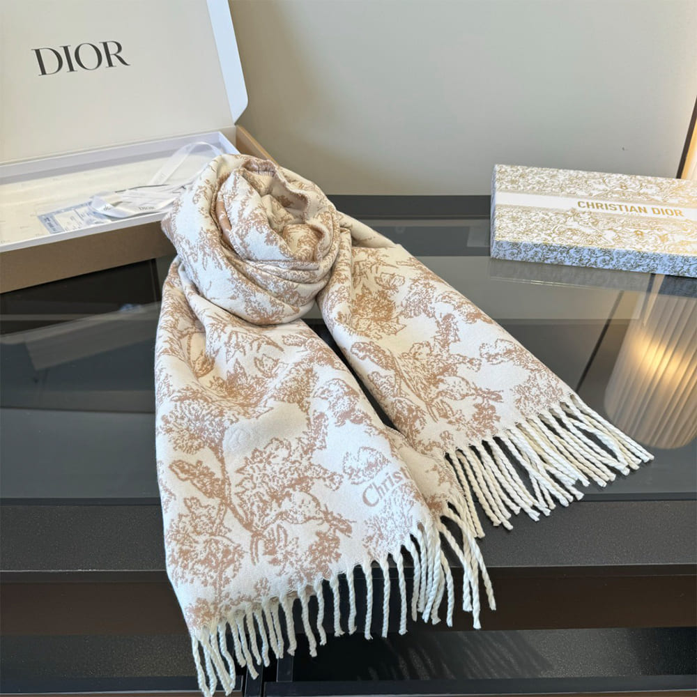 D10r Cashmere Knit Scarves