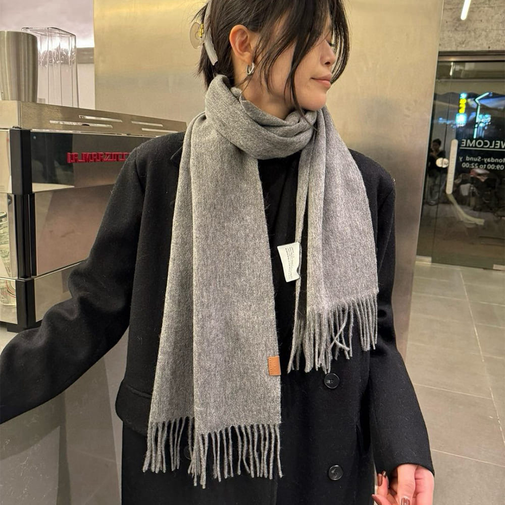 L0ew* Scarf in cashmere
