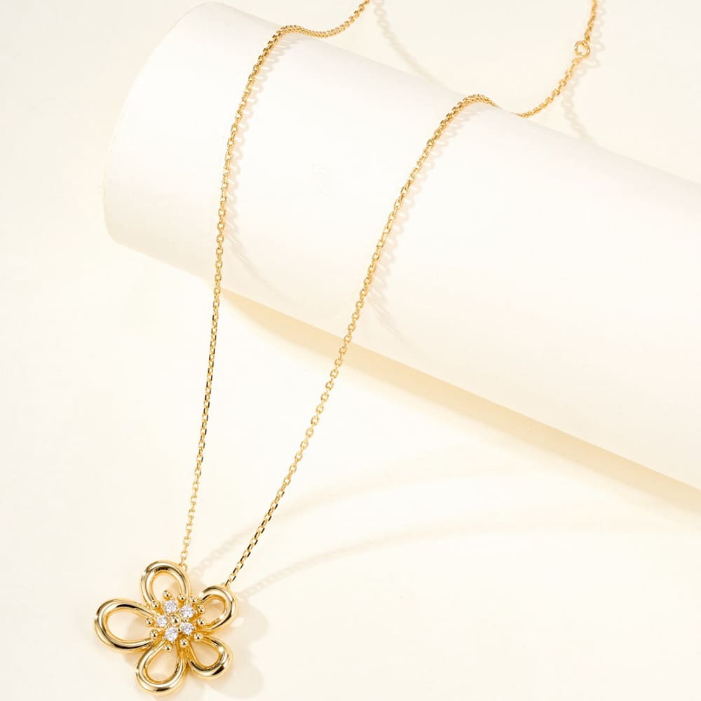 VCA Flowerlace necklace