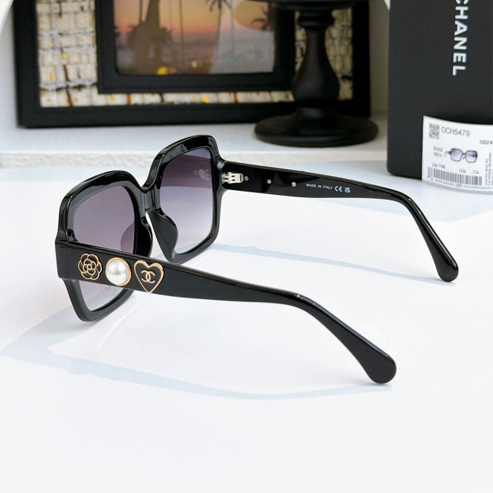 Ch**el Square Sunglasses