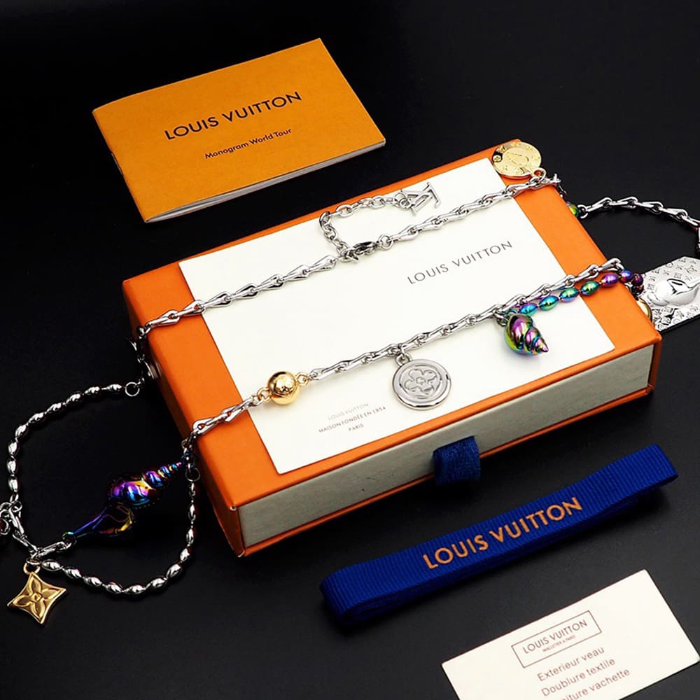 LV SHELL  Necklace