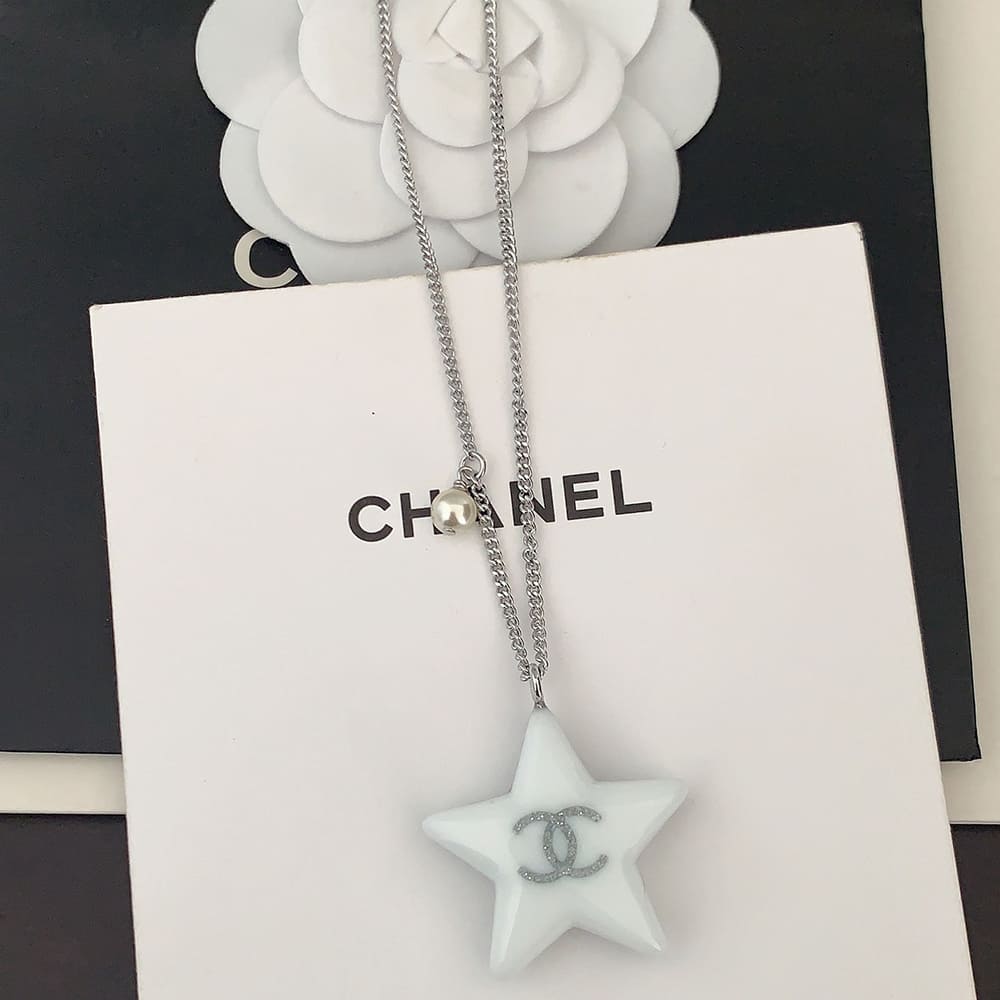 Ch**el necklace