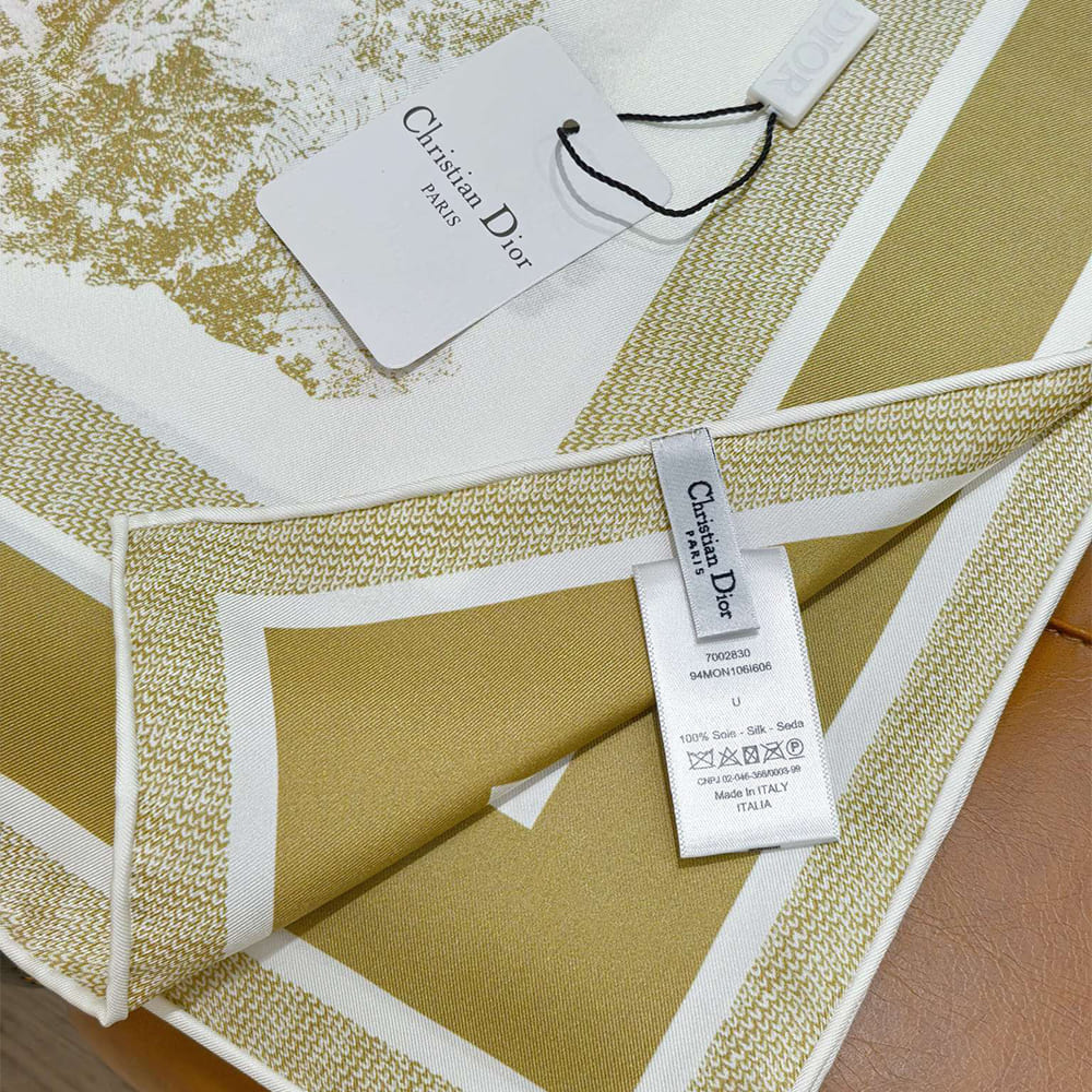 D10r Toile de Jouy Sauvage 90 Square Scarf