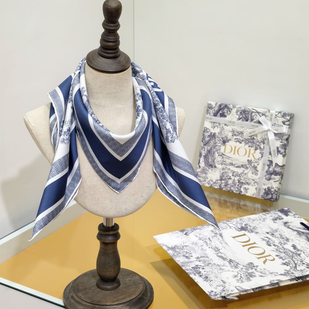 D10r Toile de Jouy Sauvage 90 Square Scarf