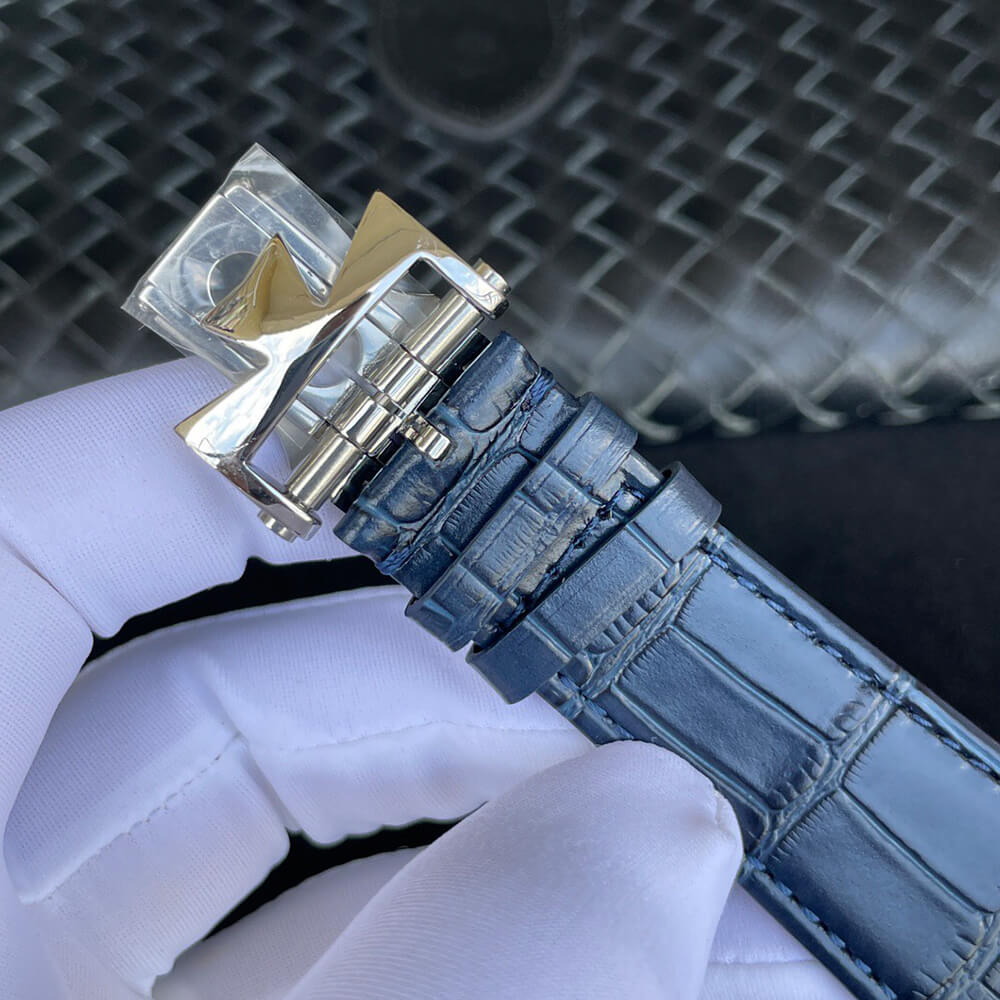 Vacheron C0nstan1n Overseas dual time
