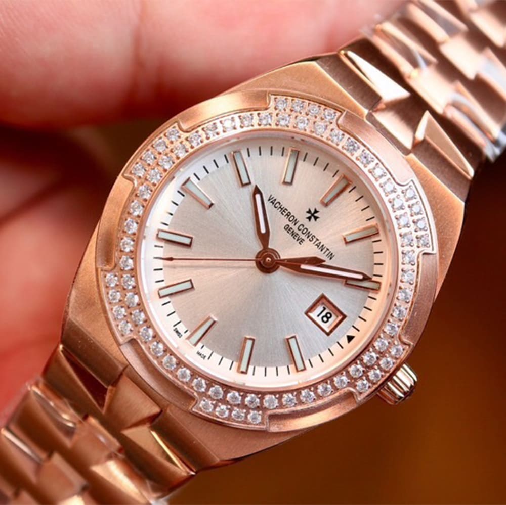 Vacheron C0nstan1n Overseas Self-winding