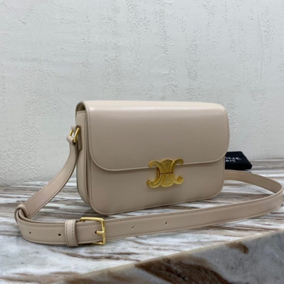 Ce1i*e CLASSIQUE TRIOMPHE BAG IN CALFSKIN