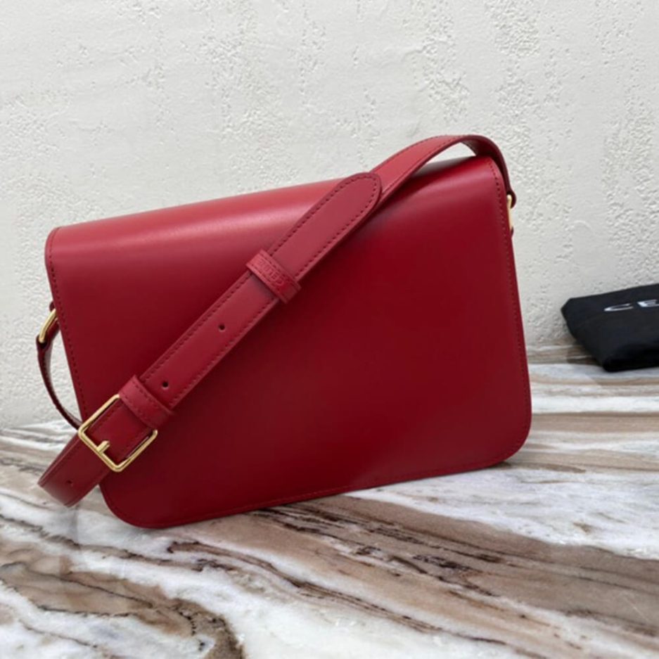 Ce1i*e CLASSIQUE TRIOMPHE BAG IN CALFSKIN