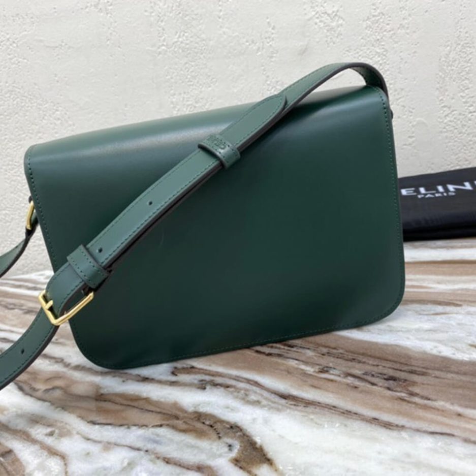 Ce1i*e CLASSIQUE TRIOMPHE BAG IN CALFSKIN