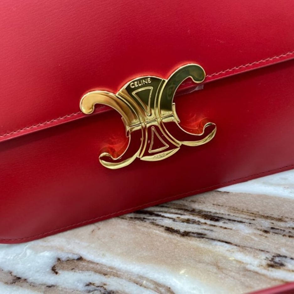 Ce1i*e CLASSIQUE TRIOMPHE BAG IN CALFSKIN