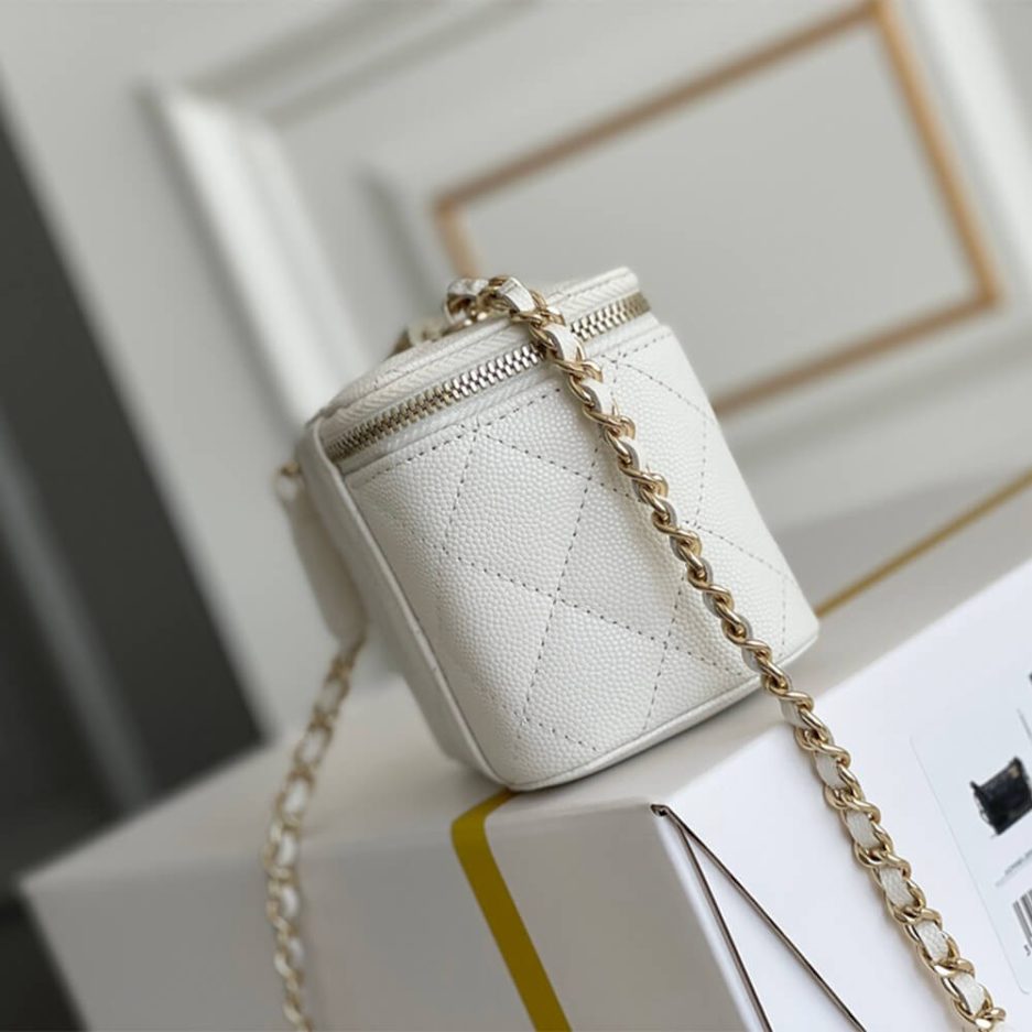 Ch**el chain cosmetic bag
