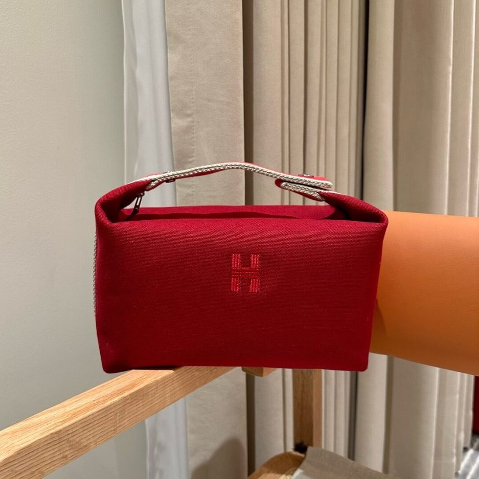 H**me5 toiletery bag