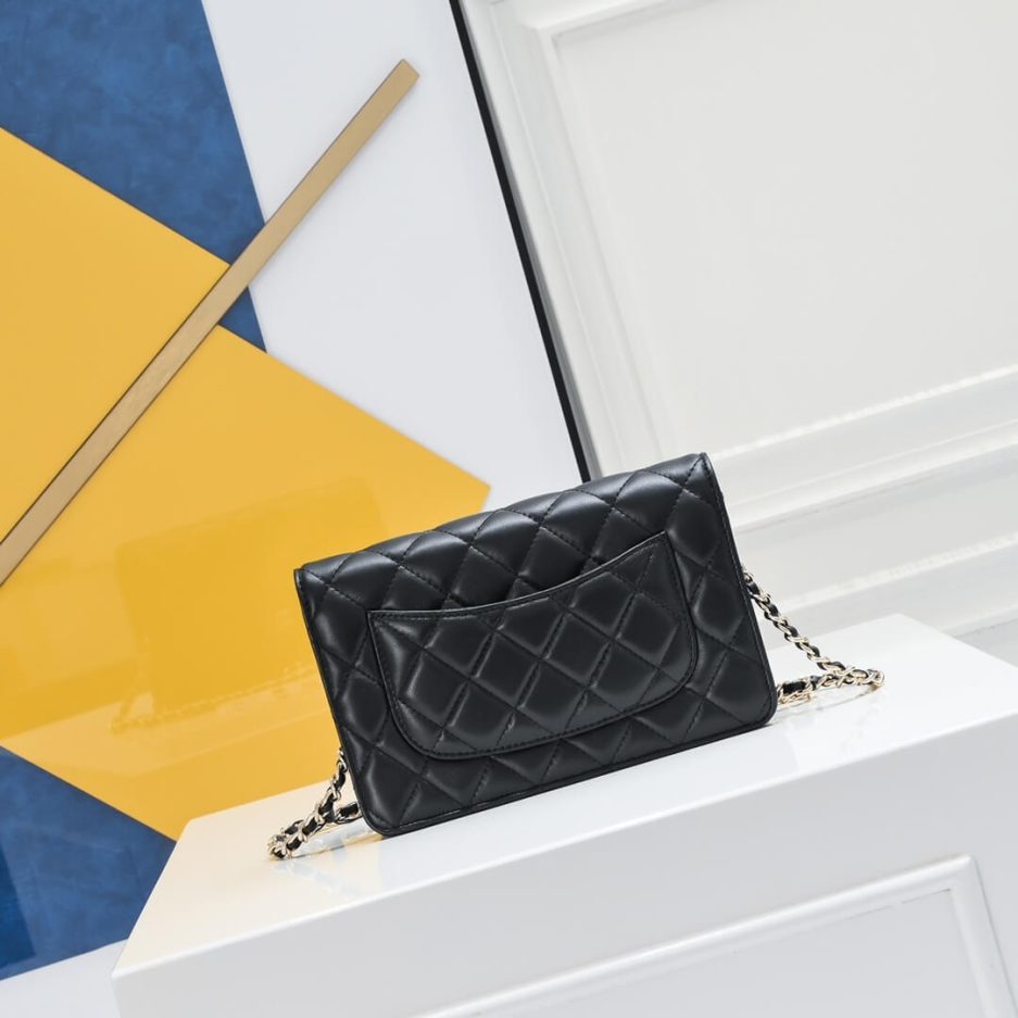 Ch**el classic chain wallet
