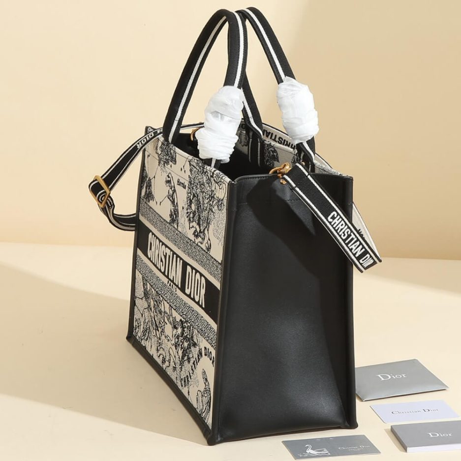 Medium D10r Book Tote