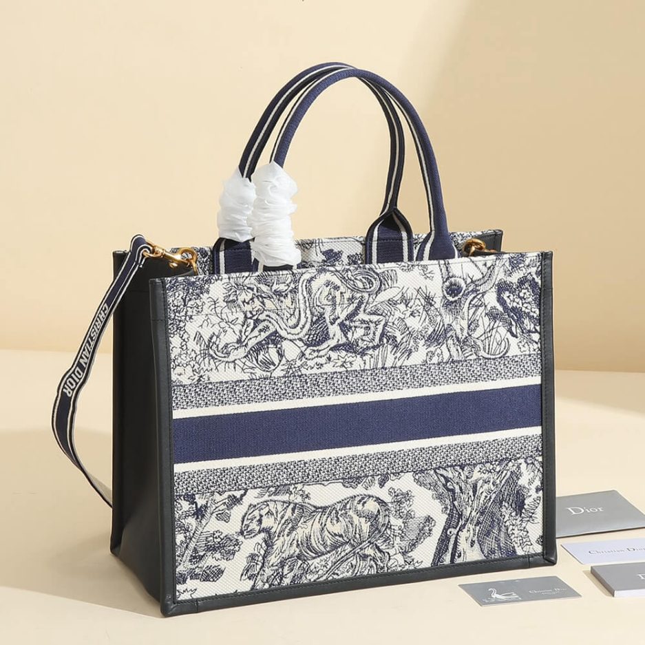 Medium D10r Book Tote