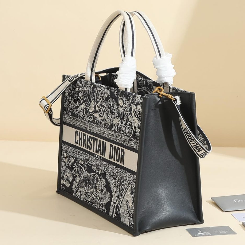 Medium D10r Book Tote