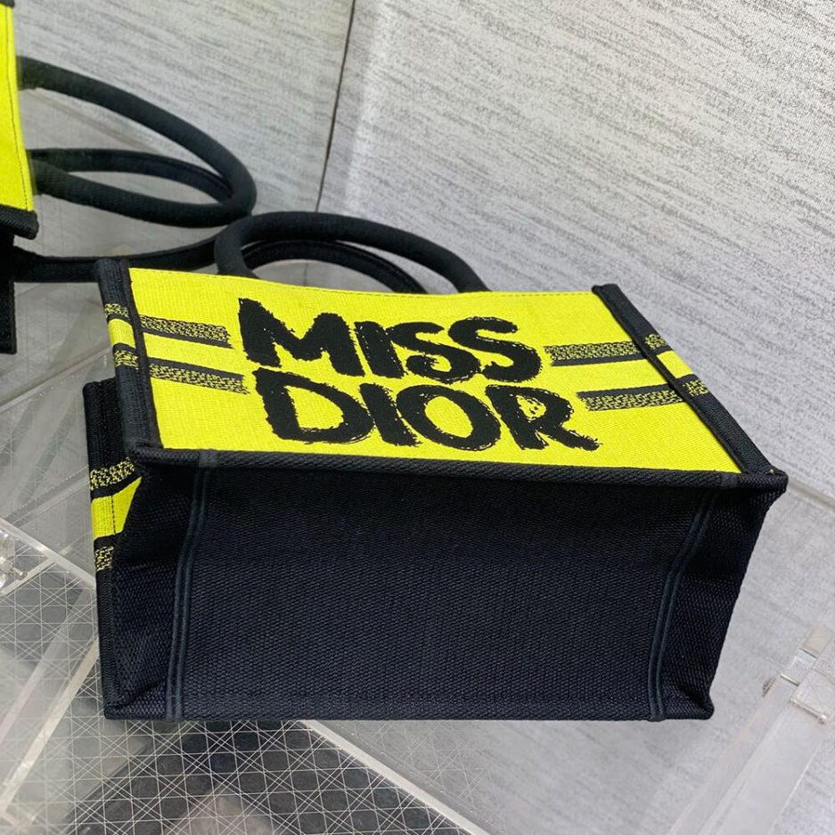 Small D10r Book Tote