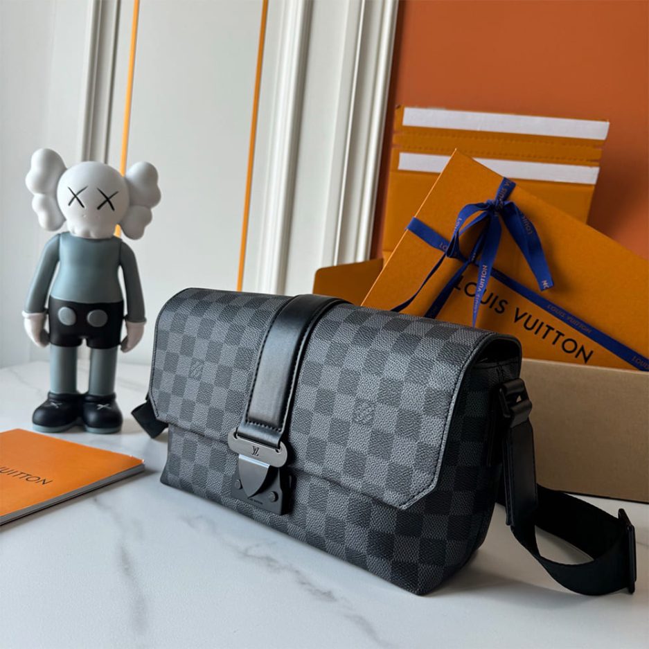 LV S-Cape Messenger