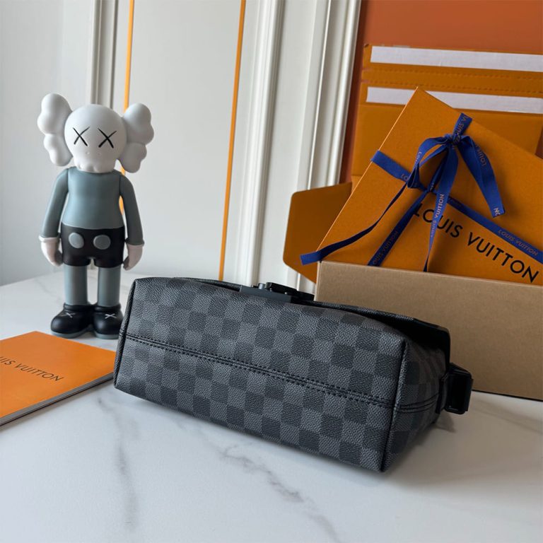 LV S-Cape Messenger