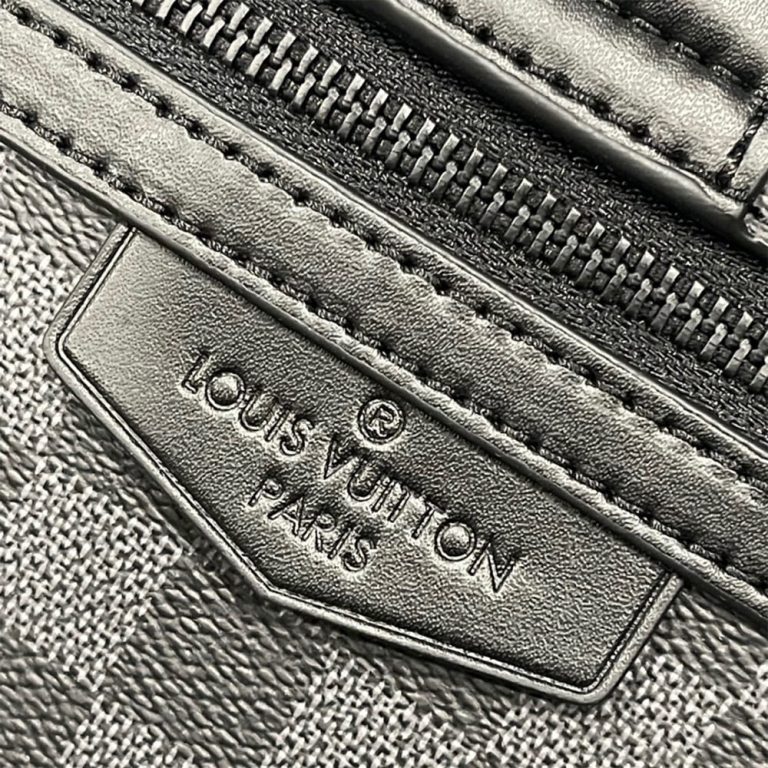 LV S-Cape Messenger