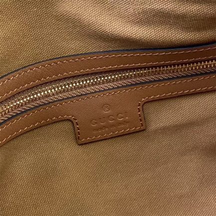 GG Emblem medium shoulder bag